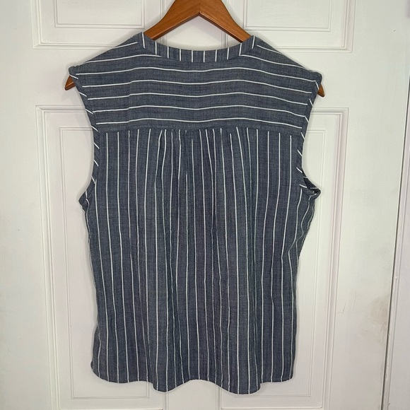 Old Navy Gray & White Button Down Sleeveless Collarless Shirt Blouse Top - Picture 2 of 6